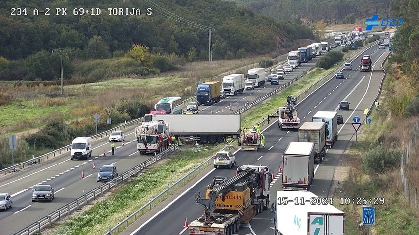 Retirada del camión accidentado