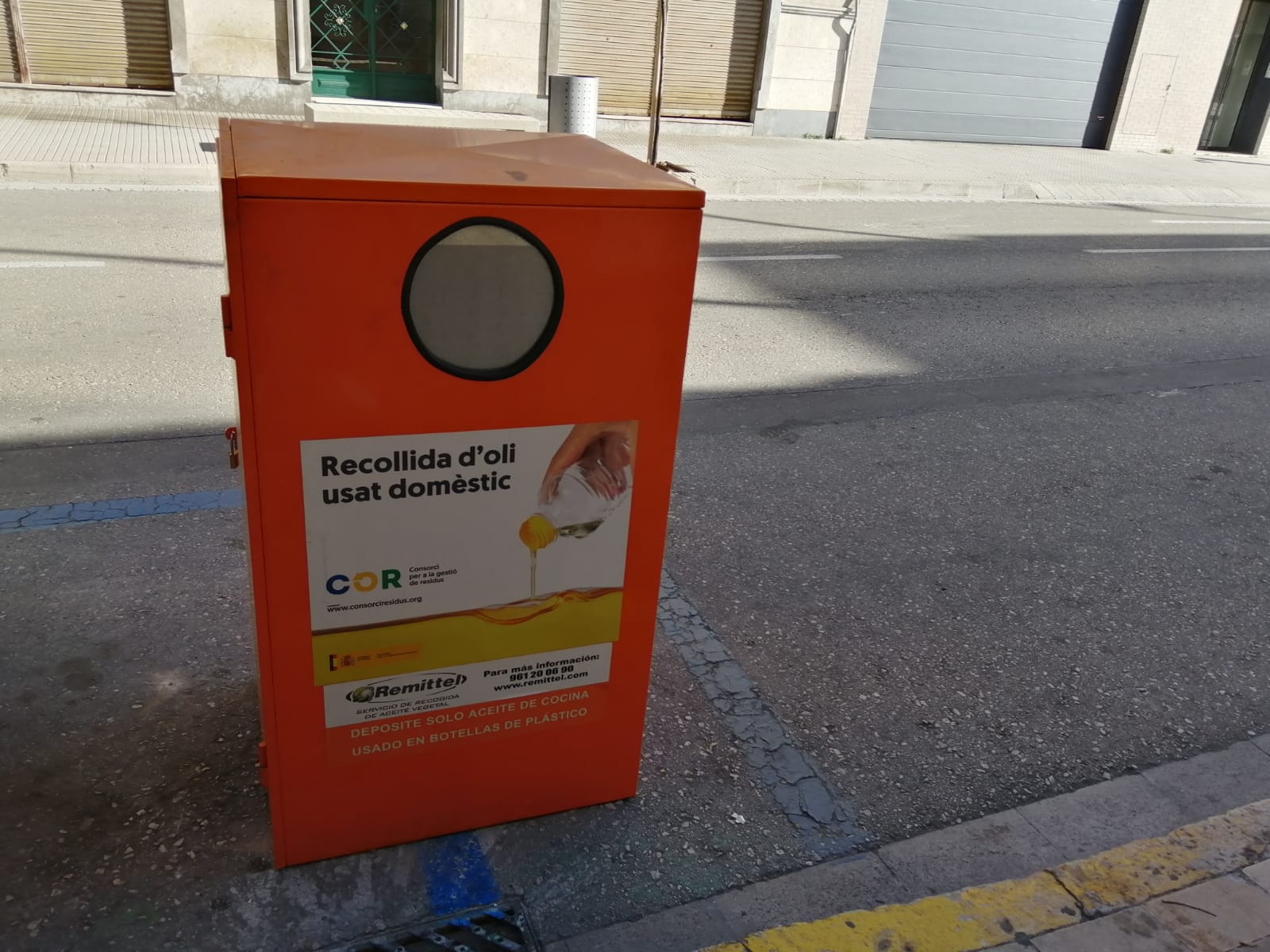 Contenedor de aceite usado en Gandia