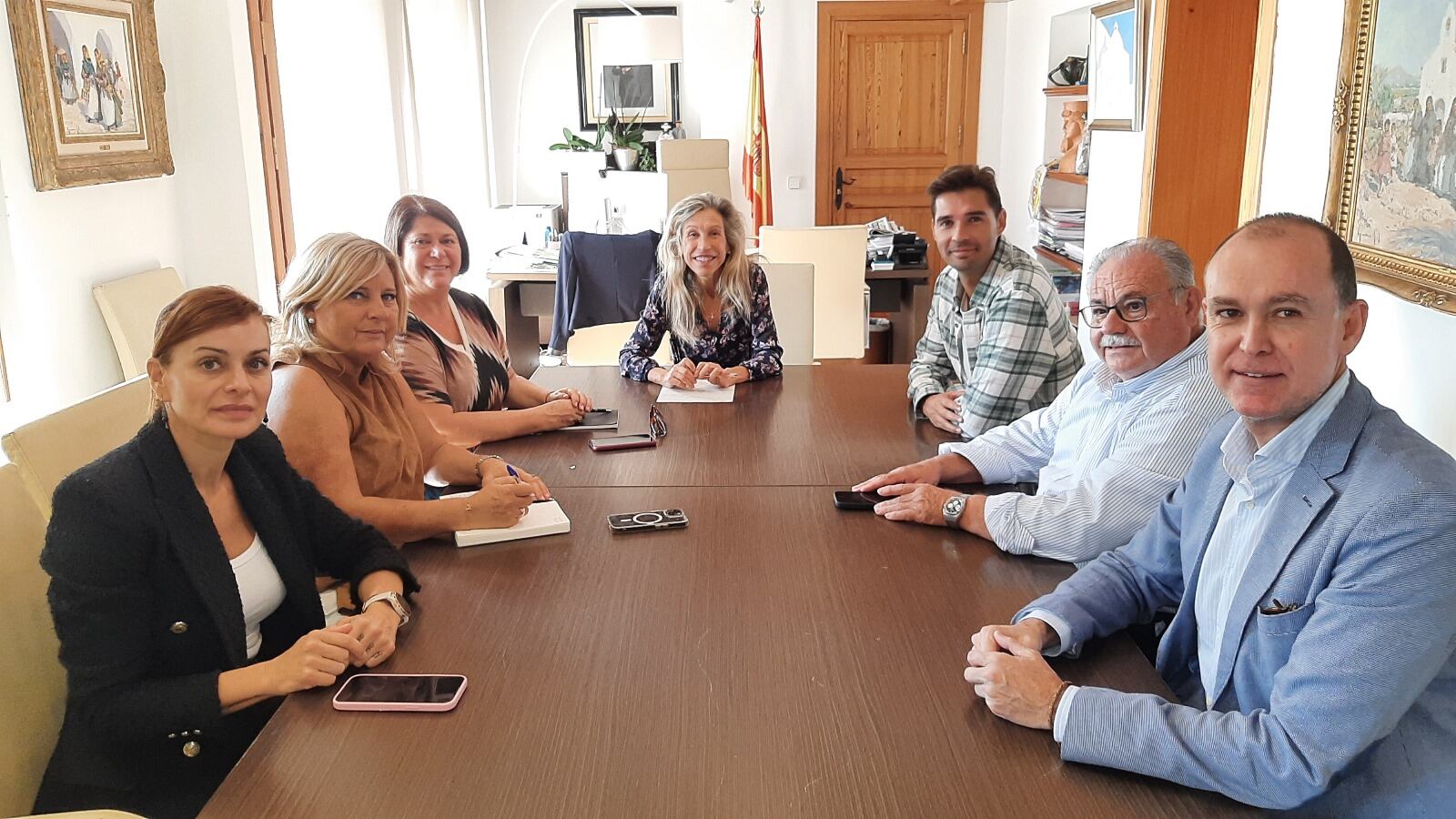 Un momento durante la reunión con el Ayuntamiento de Santa Eulària