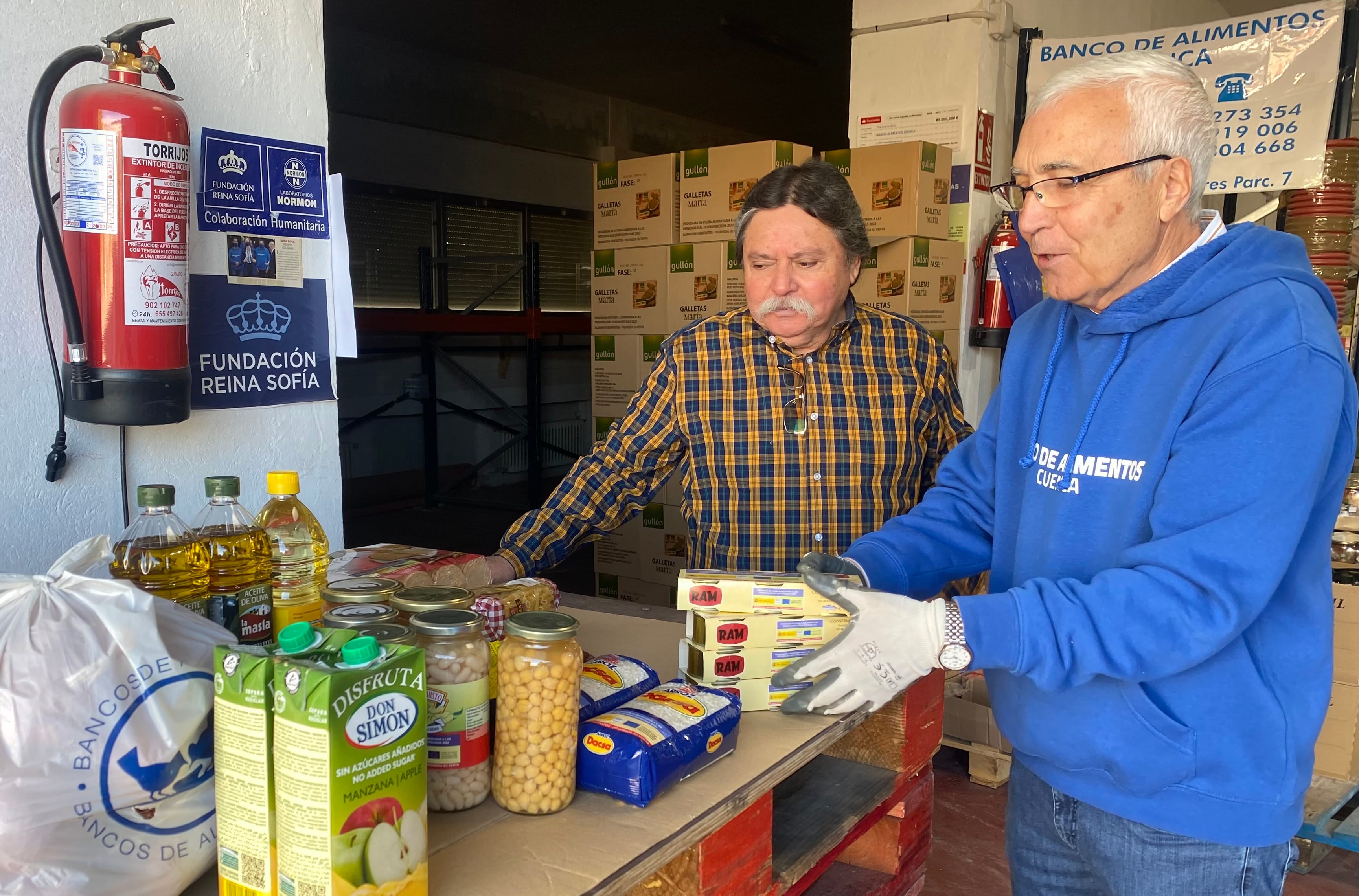 Los lotes de alimentos incluyen una variedad de producots no perecederos.