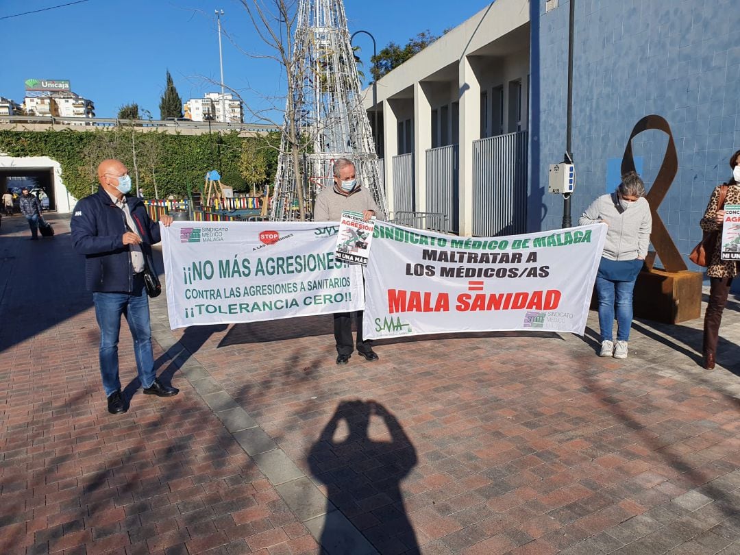 Concentración este miércoles ante las puertas del centro de salud de Las Lagunas de Mijas