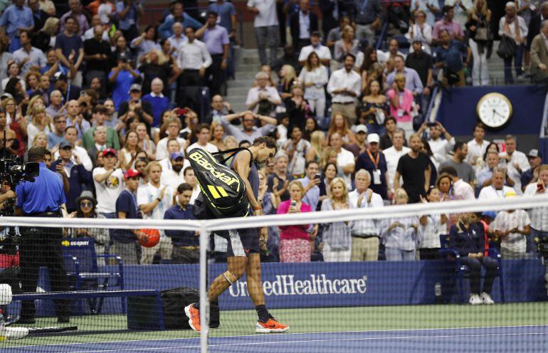 Nadal abandona cabizbajo ante Del Potro