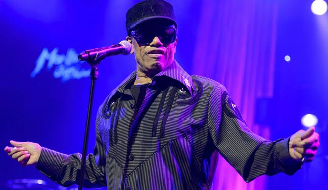 El cantante Bobby Womack durante una actuación en Suiza