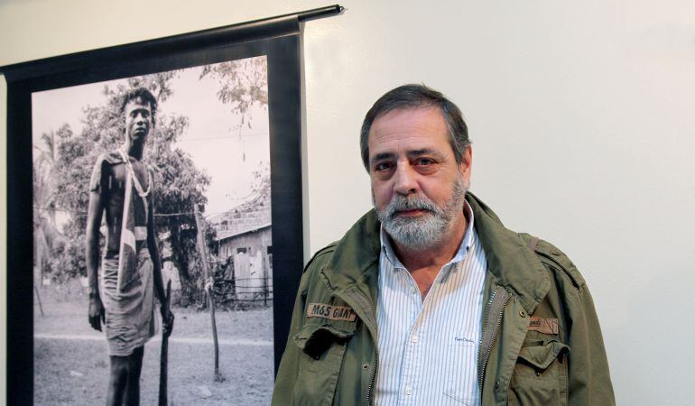 En esta exposición Luis Sierra muestra sus retratos en blanco y negro junto a los que otros han hecho sobre él