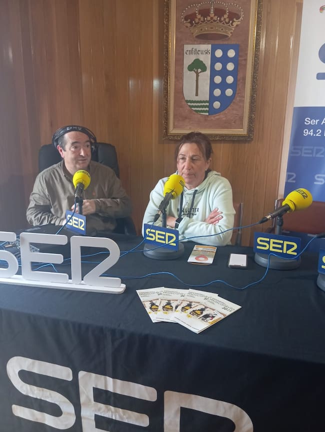 Mercedes Martín hablando de las danzas de paloteo