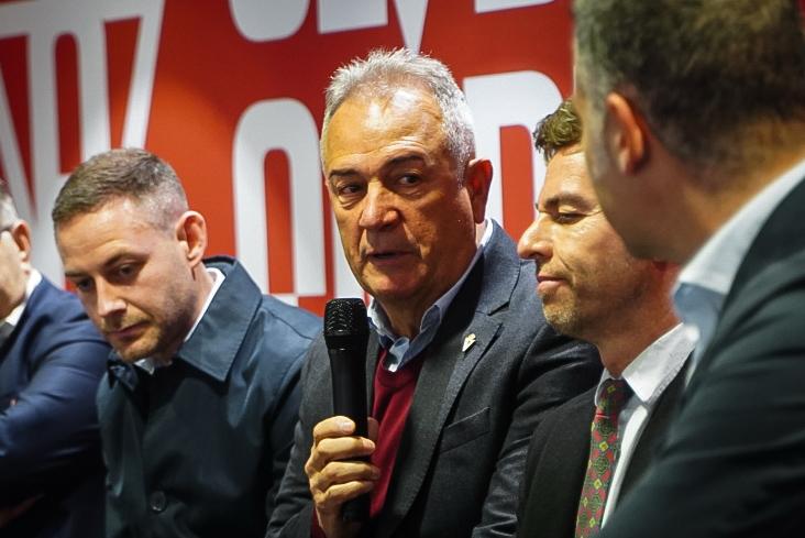 Felipe Moreno, dueño del Real Murcia, en la presentación del nuevo curso de la Escuela de Negocios en el Enrique Roca.