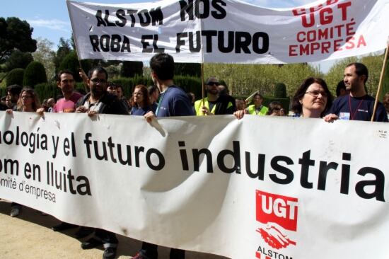Imatge d'arxiu d'una manifestació de treballadors d'Alstom davant el Parlament de Catalunya
