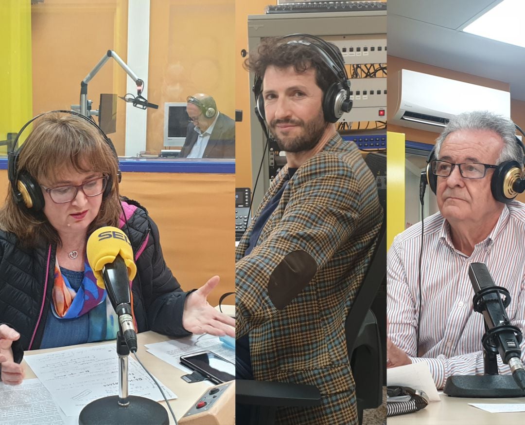 Los participantes en el programa &#039;Hora 25 Granada - A fondo&#039; sobre educación en distintos estudios de Radio Granada por prevención sanitaria: Rosa Funes, Miguel González Dengra, Enrique Árbol y Juan Ruiz 