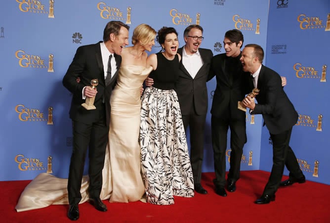 El reparto de &#039;Breaking Bad&#039;, con los dos Globos de Oro que han conseguido