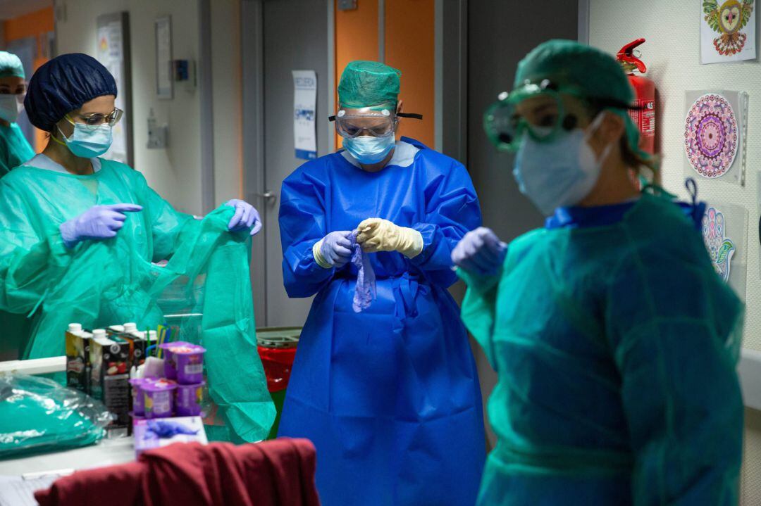 Los sanitarios siguen siendo los garantes de la salud de todos.