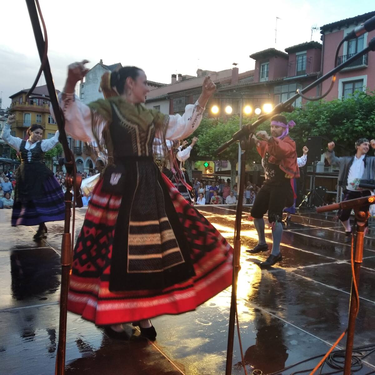 Folklore y ballet para celebrar el Día de la Danza