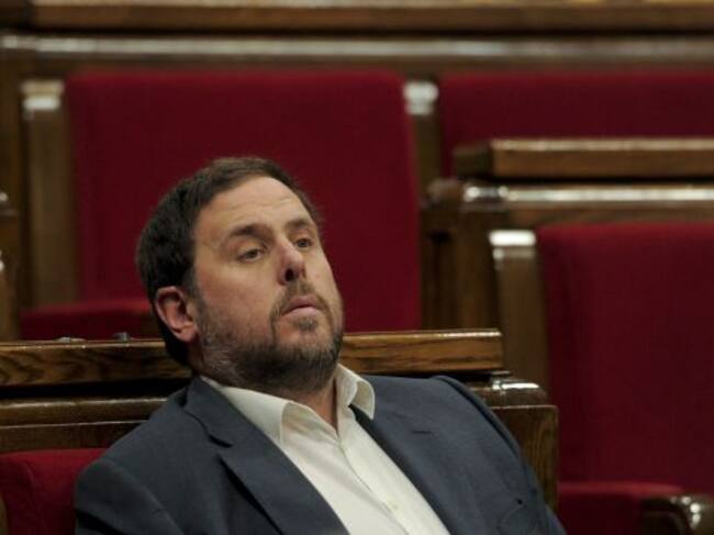 Leader of the Esquerra Republicana de Catalunya leftist republican party (ERC) Oriol Junqueras attends a session at the Catalan Parliament in Barcelona on November 26, 2014. AFP PHOTO/ JOSEP LAGO