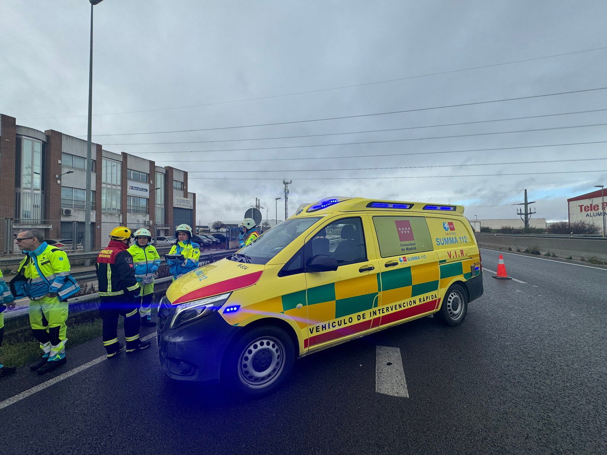 Los servicios sanitarios en el lugar del accidente en la M-506