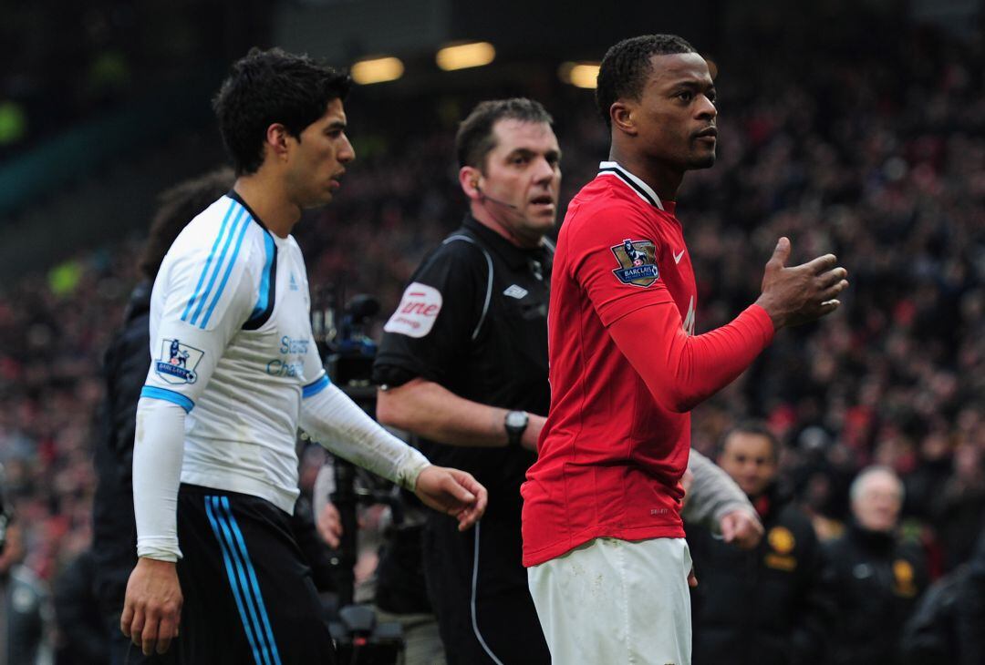 Luis Suárez y Patrice Evra en una imagen de archivo.