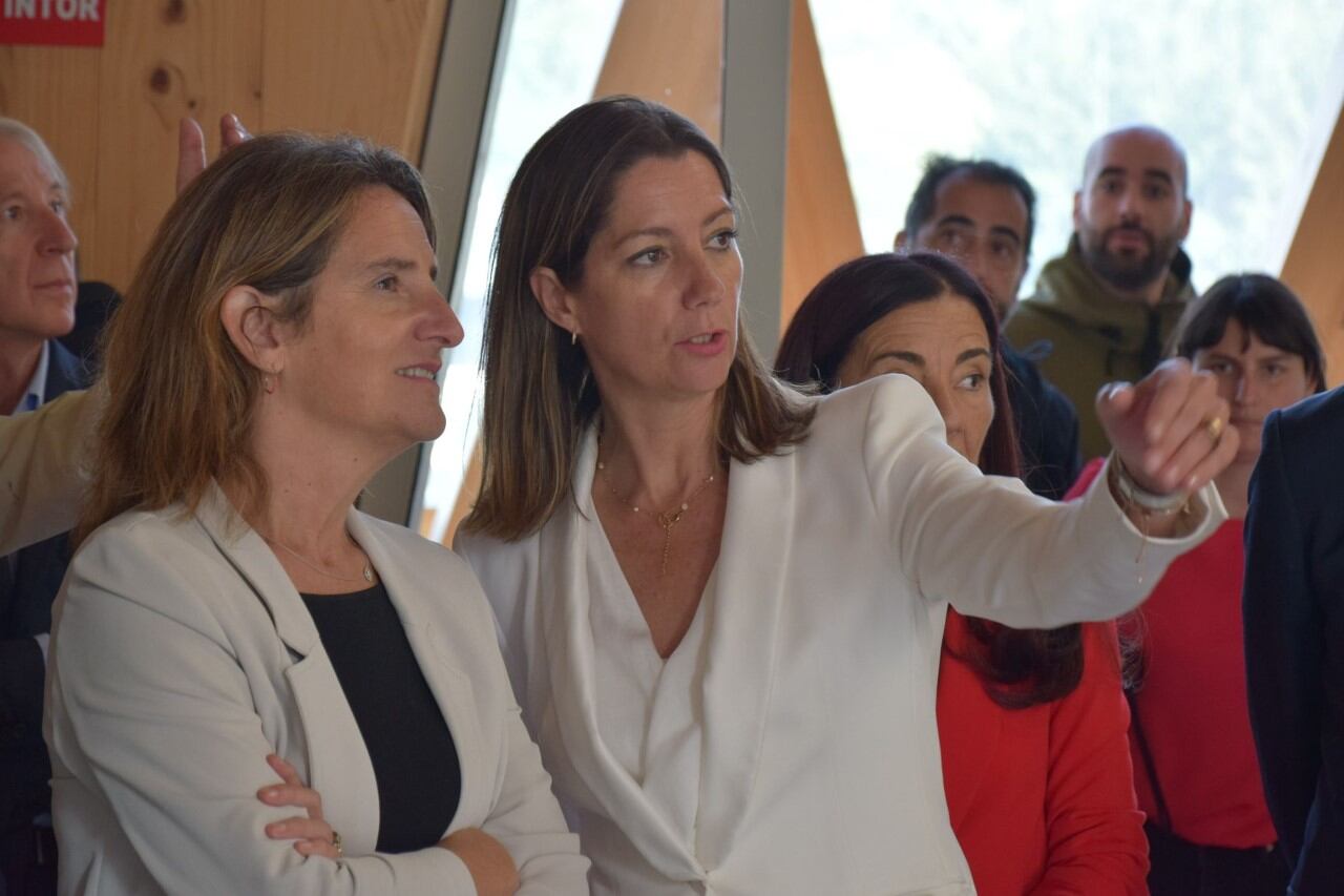 Teresa RIbera visita el edificio Impulso Verde junto a la alcaldesa Lara Méndez