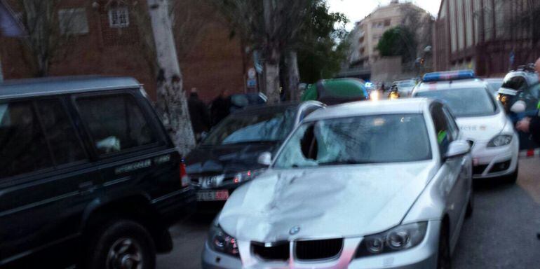 Un coche BMW lo ha arrollado y se ha dado a la fuga. El agente, que también era de Sabadell ha muerto en el acto.