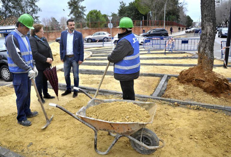 El delegado José Antonio Díaz visita las obras en la avenida Maestro Álvarez Beigbeder de Jerez