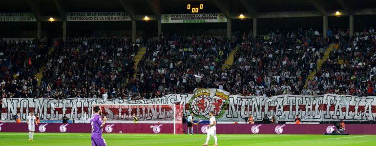 Aspecto que presentaba el fondo sur en el partido de Copa