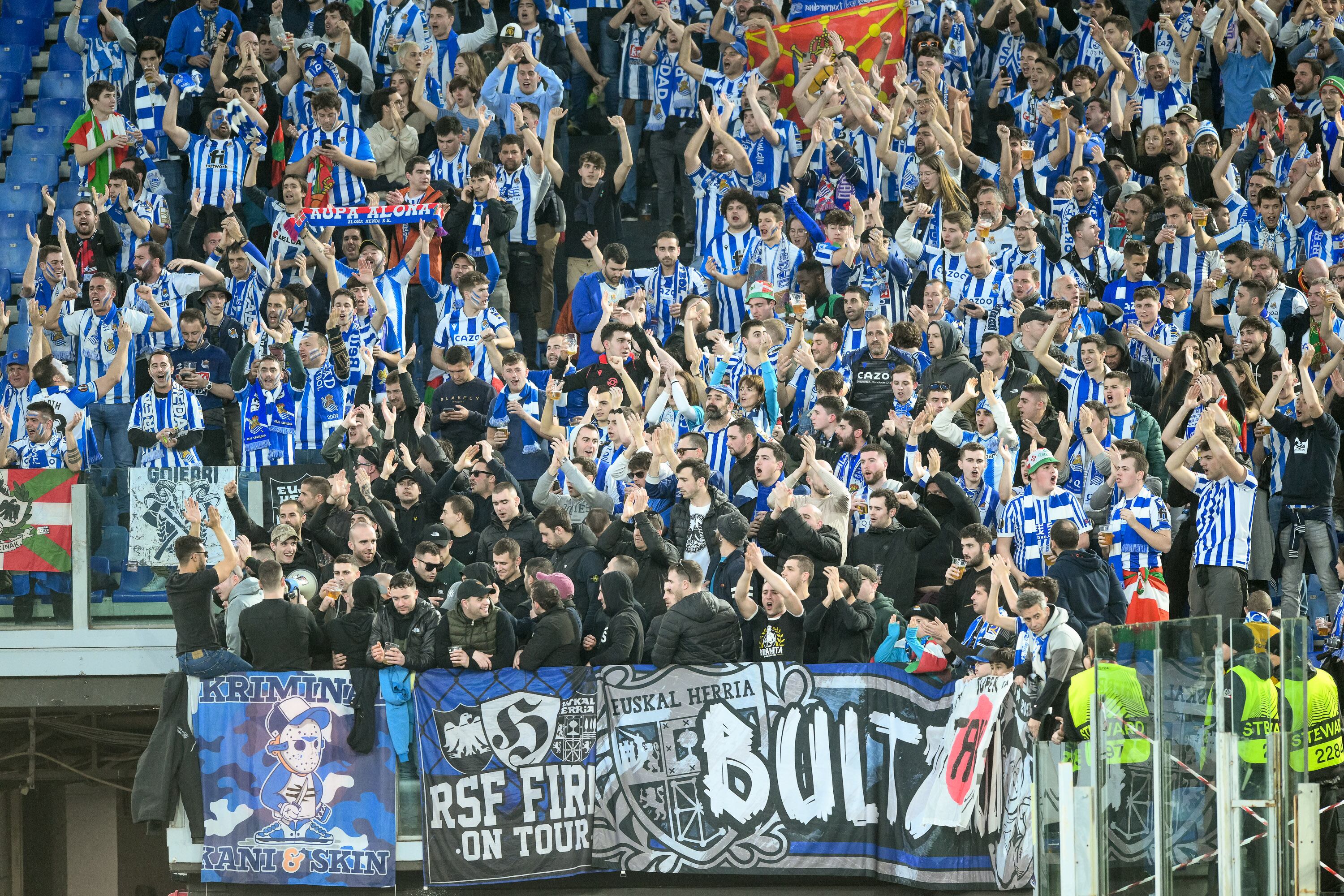 Seguidores de la Real Sociedad en la grada del Estadio Olímpico de Roma