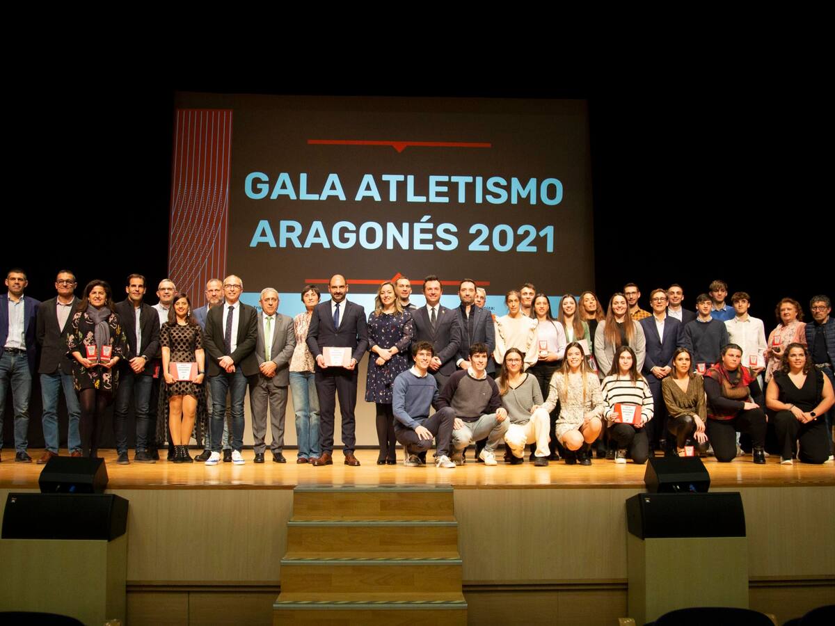 Mireya Arnedillo y Carlos Mayo elegidos los mejores atletas aragoneses de 2021 en la Gala celebrada en Barbastro