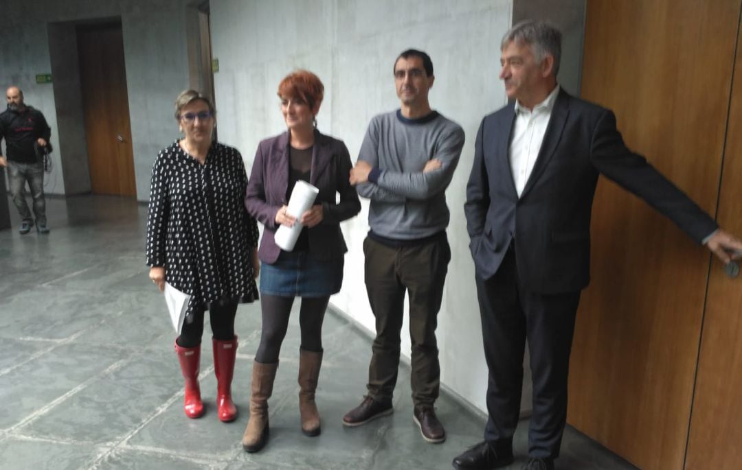 Los portavoces antesde registrar las enmiendas conjuntas