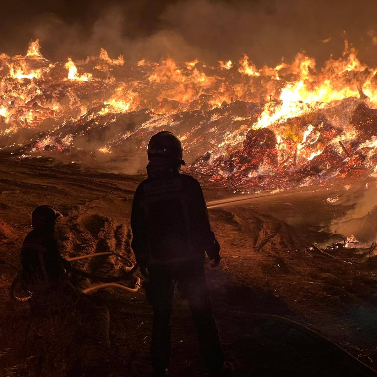 Guardia Civil y Agentes Forestales investigarán si el incendio de la zona de compostaje en Guadalix de la Sierra (Madrid) fue provocado