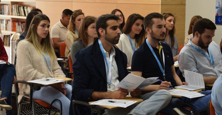 Algunos de las médicas y enfermeros que se incorporan al Hospital Infanta Sofía de Sanse