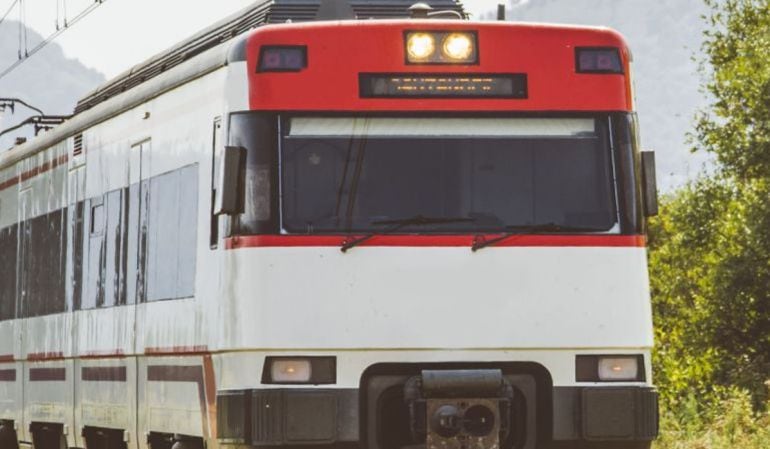 Según los viajeros, desde que se aprobó el plan de Cercanías &quot;no ha cambiado nada&quot; en el sur de Madrid