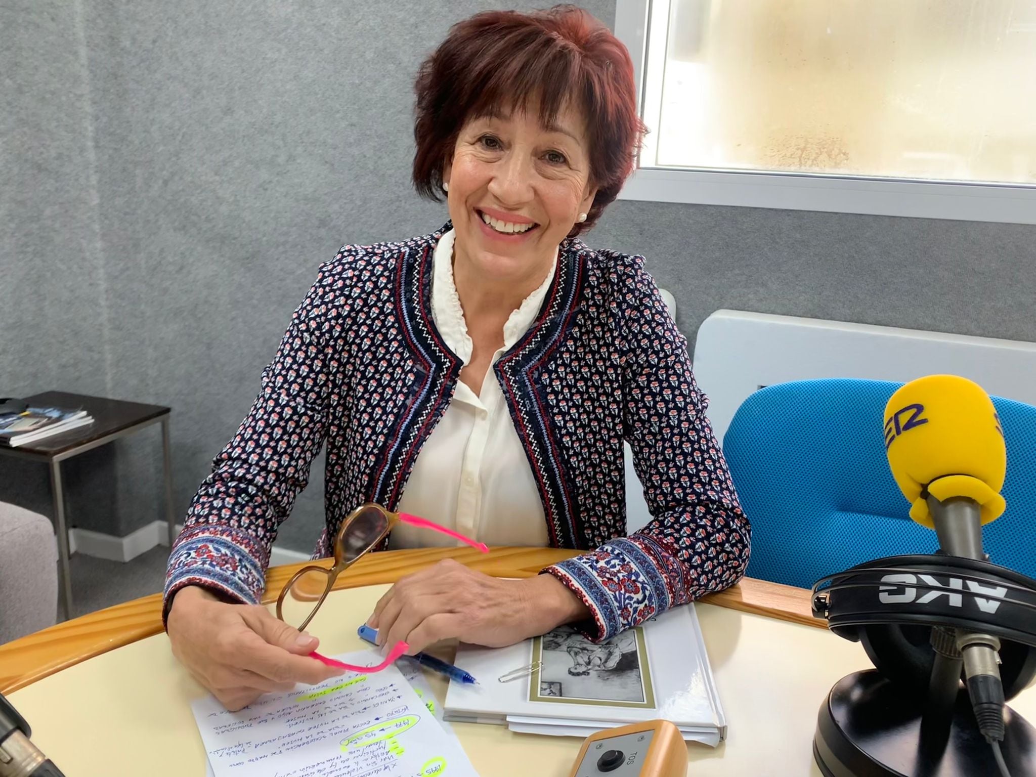 Inés Rojas en los estudios de SER Lanzarote.