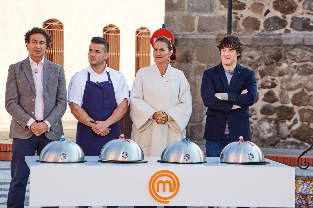 Los jueces y Maldonado en la Plaza del Pan