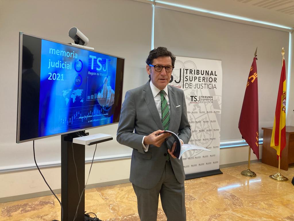 Miguel Pasqual del Riquelme durante la presentación de la memoria del TSJRM 2021