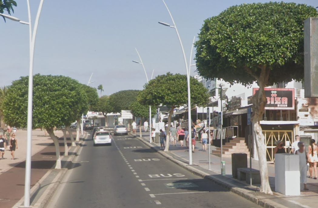 Avenida de Las Playas de Puerto del Carmen, núcleo turístico del municipio de Tías, en Lanzarote.