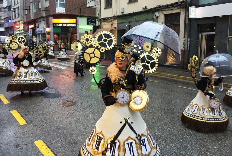 Desfile bajo la lluvia