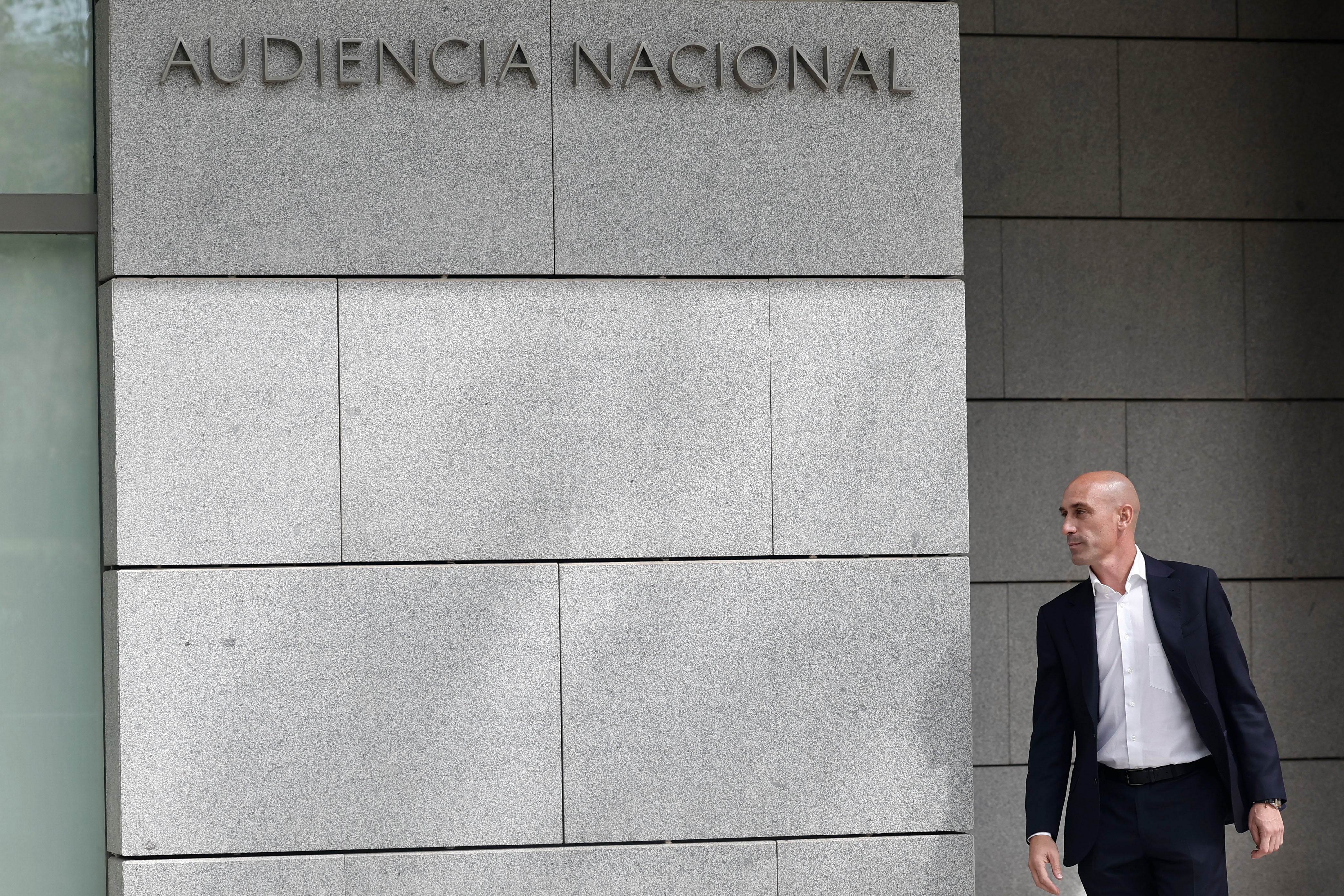 El expresidente de la Real Federación Española de Fútbol (RFEF) Luis Rubiales, tras declarar este viernes en la Audiencia Nacional.