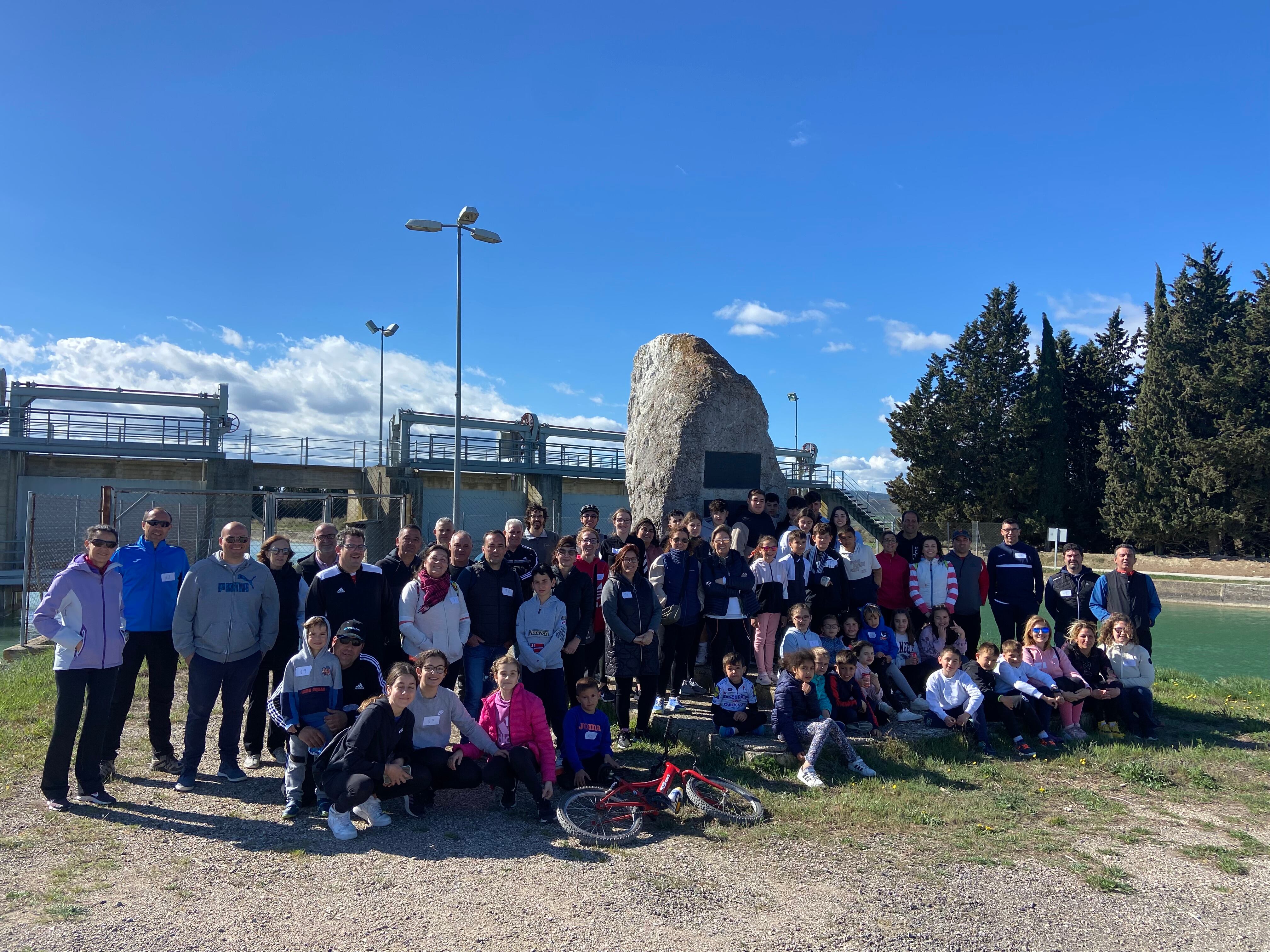 Participantes en el Día del Agua en Tardienta