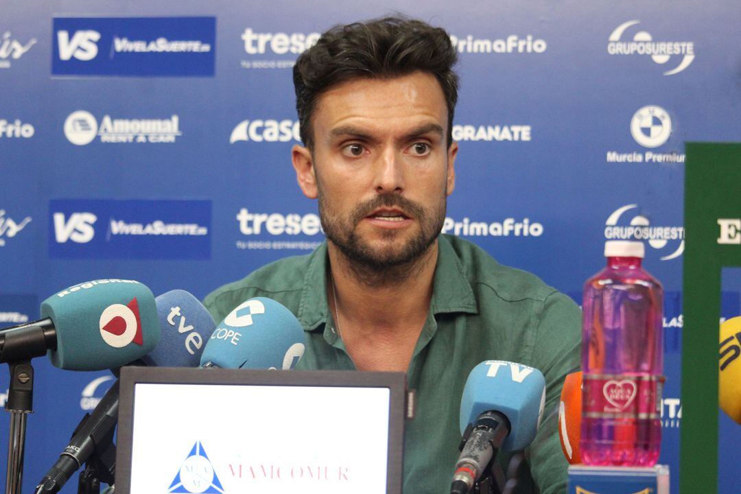 Rubén Albés en rueda de prensa