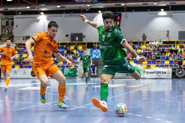 Nando con el UMA Antequera ante el Burela FS/ CD UMA