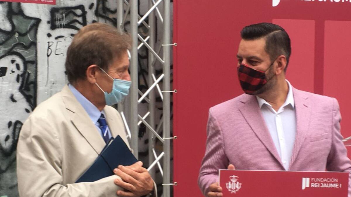 Javier Quesada inaugurando la Plaza del Coronavirus