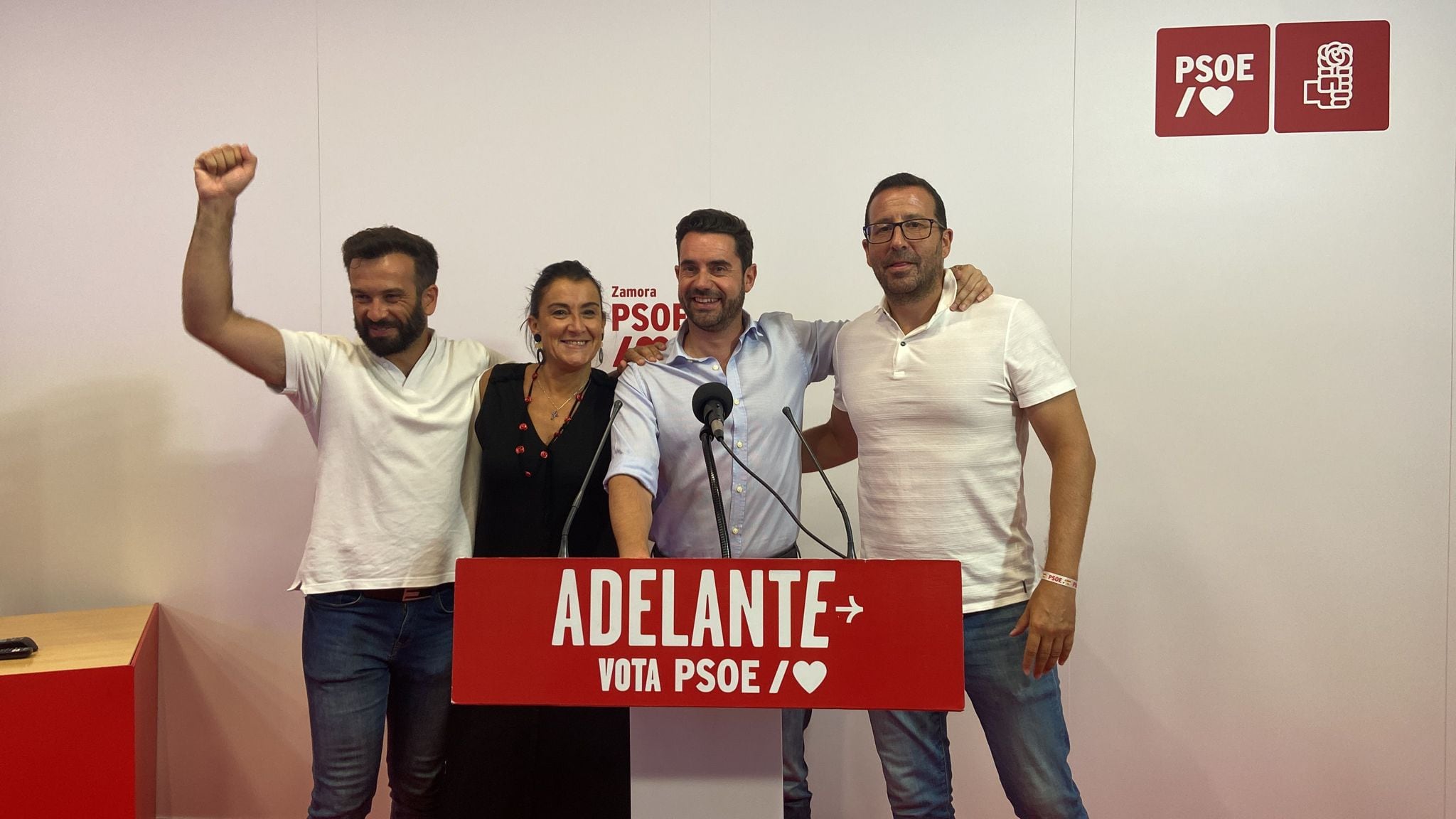 David Gago, Ana Sánchez, Antidio Fagúndez e Iñaki Gómez en la sede del PSOE