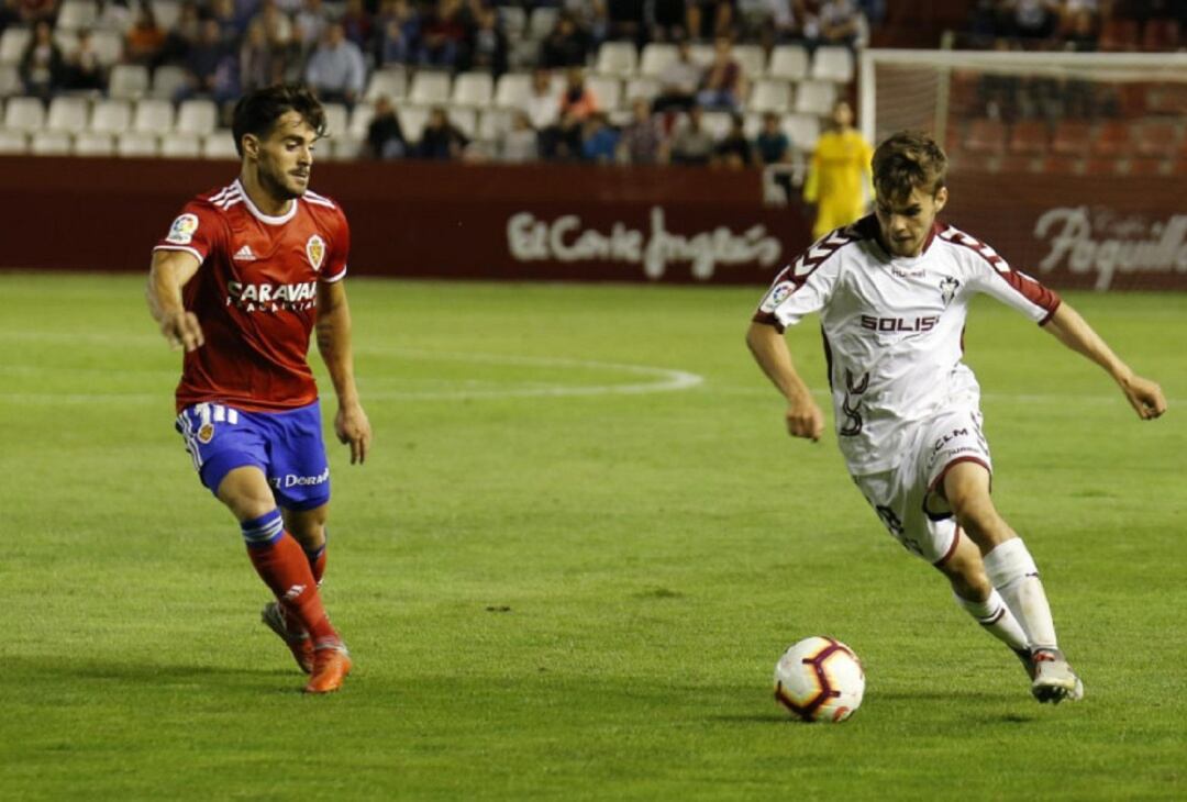 Ros intenta tapar a Febas en el partido del pasado viernes en Albacete