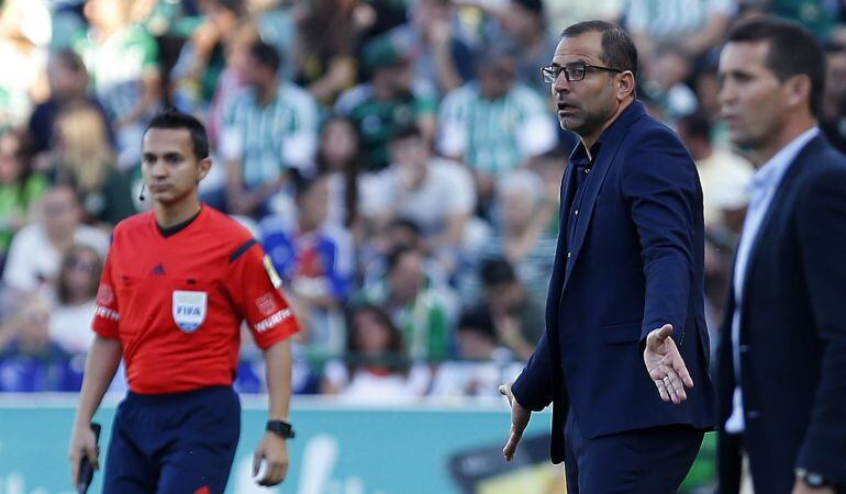 El entrenador del Getafe, Juan Esnáider durante el partido ante el Betis correspondiente a la 38 y última jornada de la Liga.