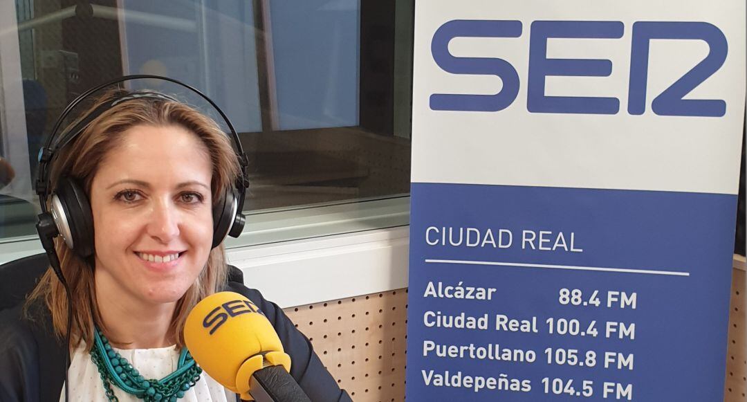 Cristina Maestre, candidata a las elecciones europeas del PSOE, en los estudios de SER Ciudad Real