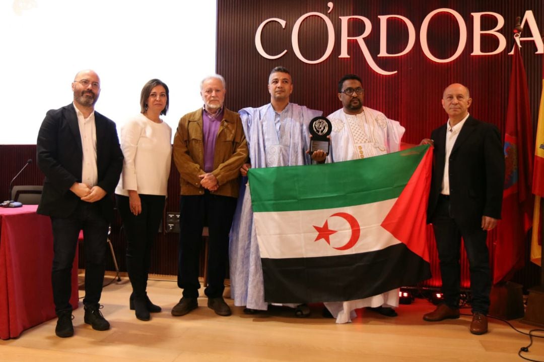 Luis Medina, Isabel Ambrio, Julio Anguita, Mohamed Mayara y Mohamed Salem y Francisco Terrón.