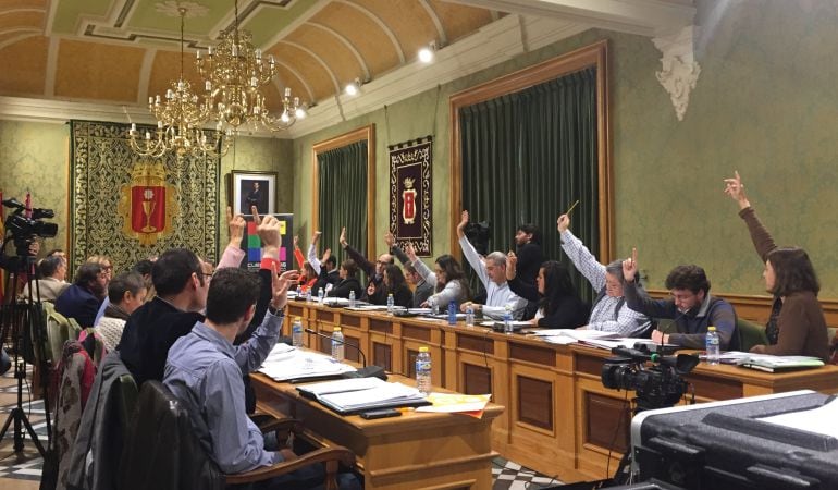 Los tres grupos de la oposición han votado en contra del recurso de la Diócesis de Cuenca