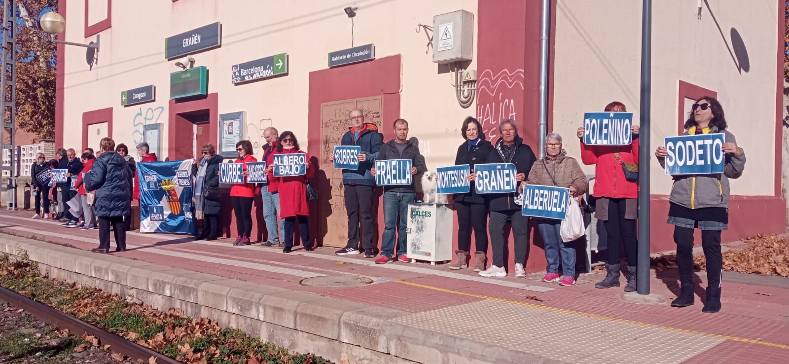 Concentración de &#039;Monegros no pierdas tu tren&#039;