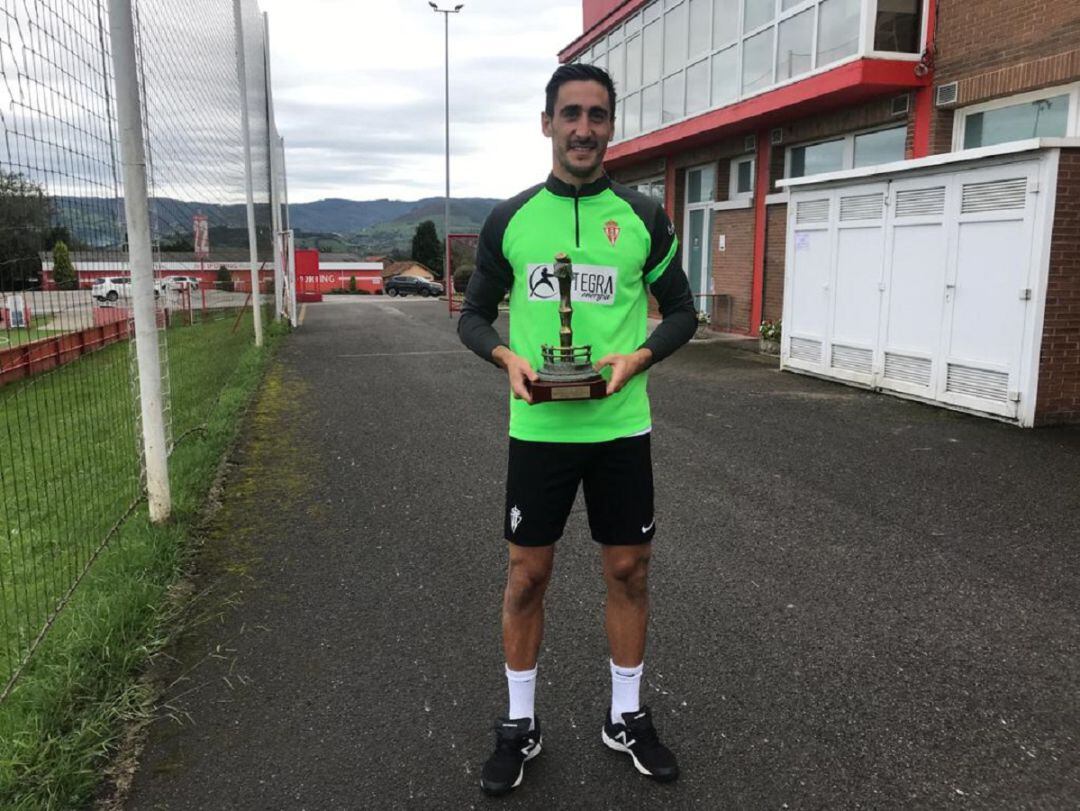 Diego Mariño recoge el XXVIII Trofeo SER Deportivos Gijón - CC Los Fresnos