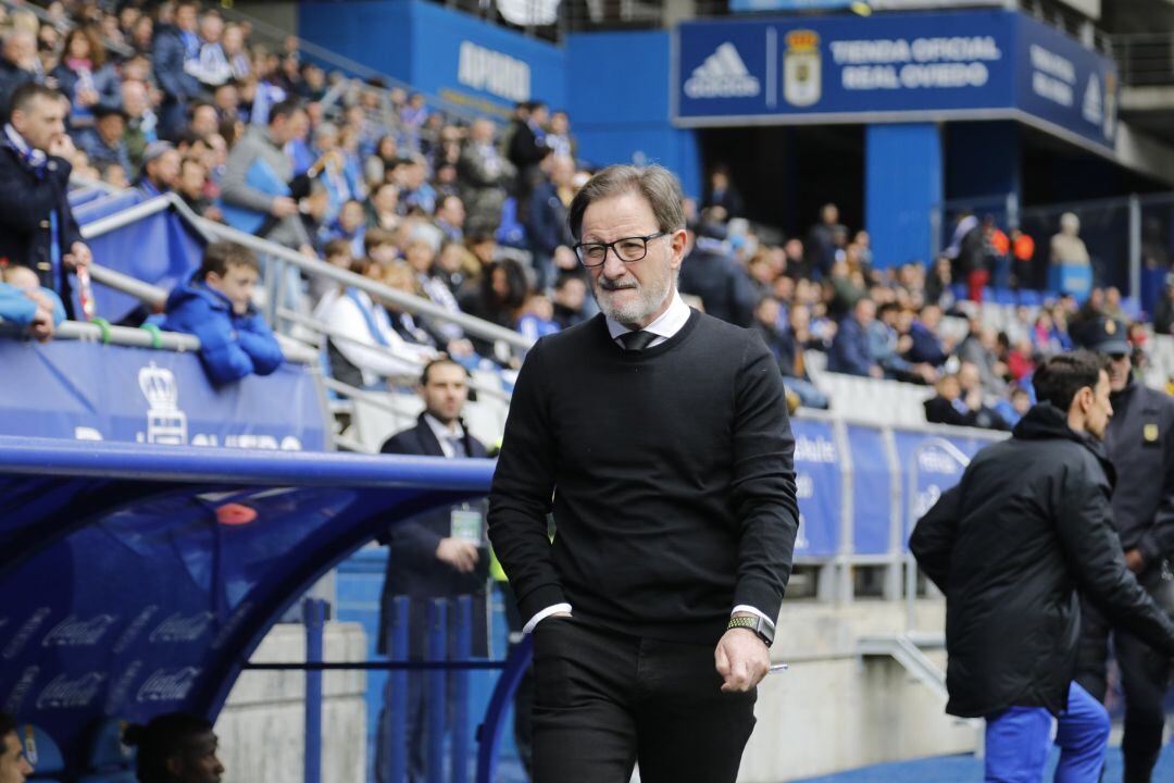 Juan Antonio Anquela durante un partido en el Carlos Tartiere.