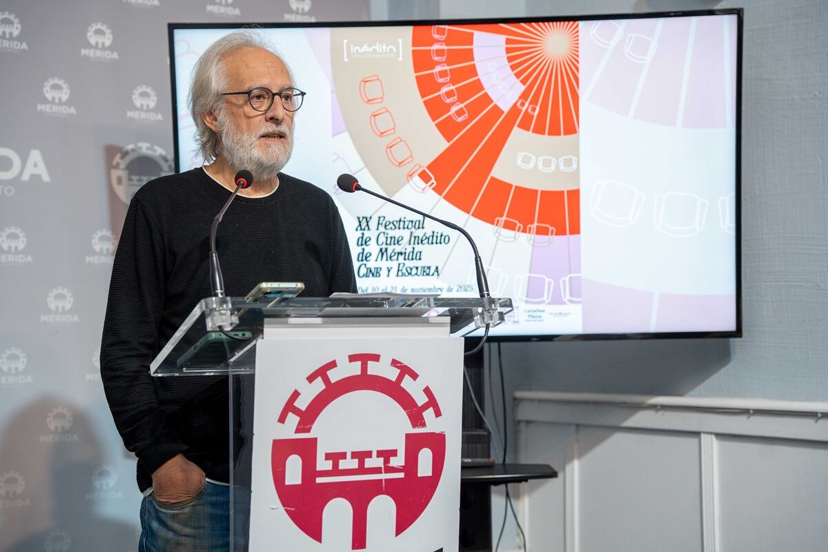 Ángel Briz, director del Cine Club Forum, presenta la actividad Cine y Escuela dentro de la programación del XX FCIM