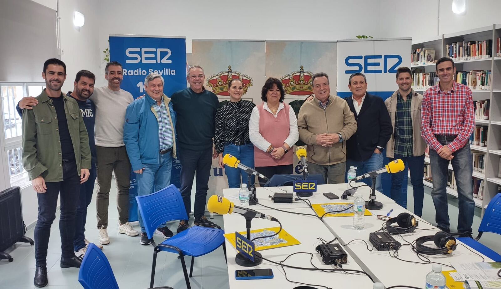 Foto de familia en el Hoy por Hoy Sevilla que hemos realizado desde Huévar del Aljarafe