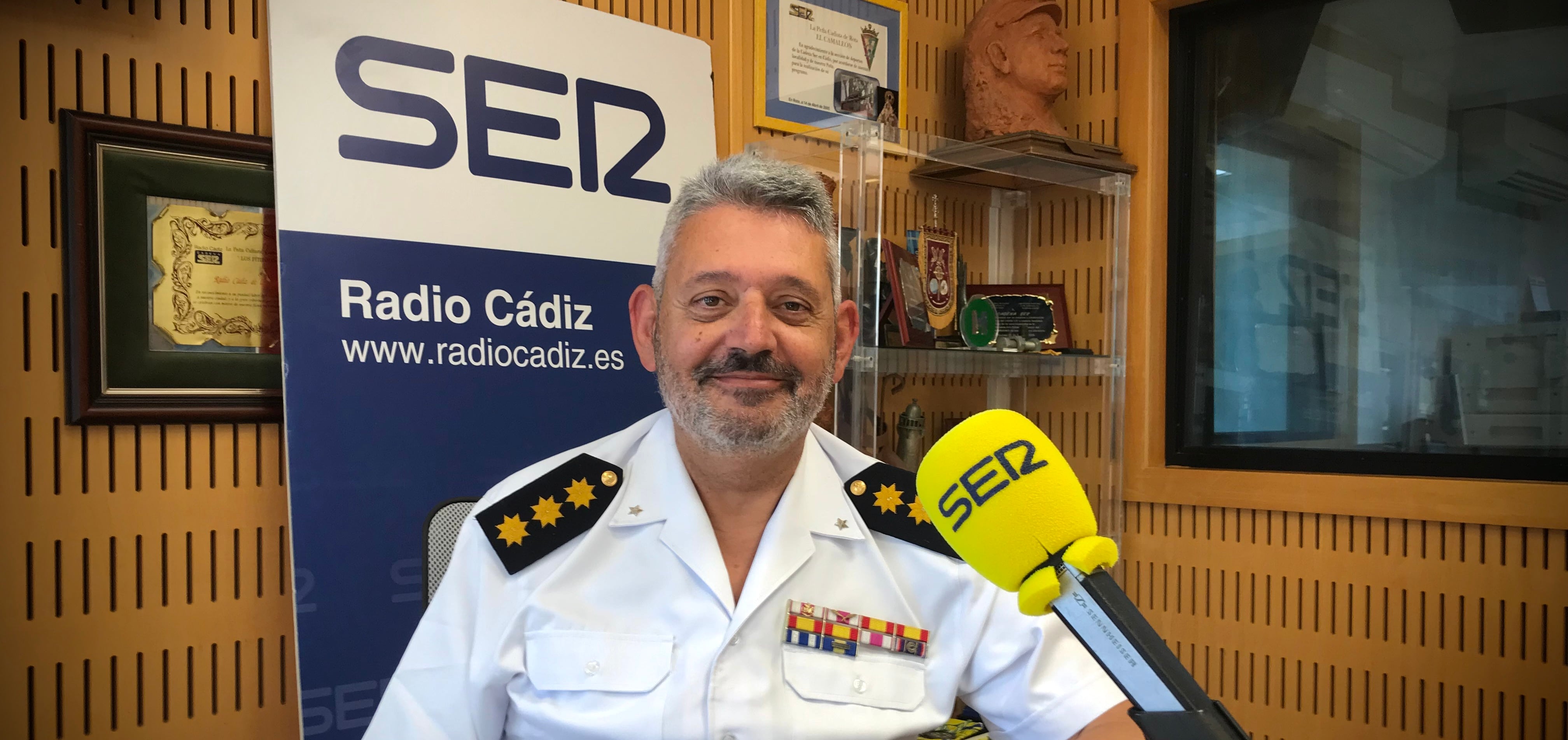 El subdelegado de Defensa, coronel Ángel Umbría durante la entrevista en Radio Cádiz
